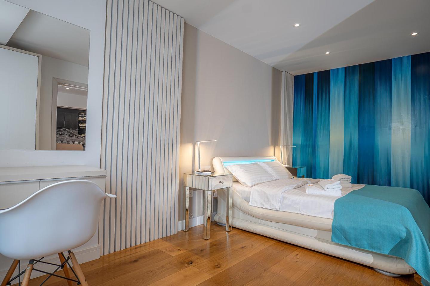 Old Town - Euroeastventures Luxury Properties Bukares Bagian luar foto