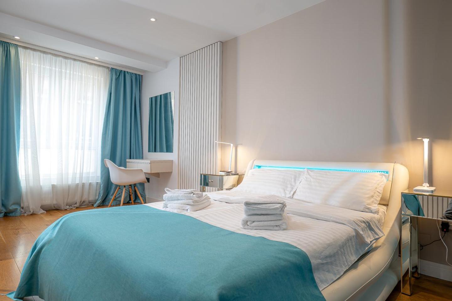 Old Town - Euroeastventures Luxury Properties Bukares Bagian luar foto